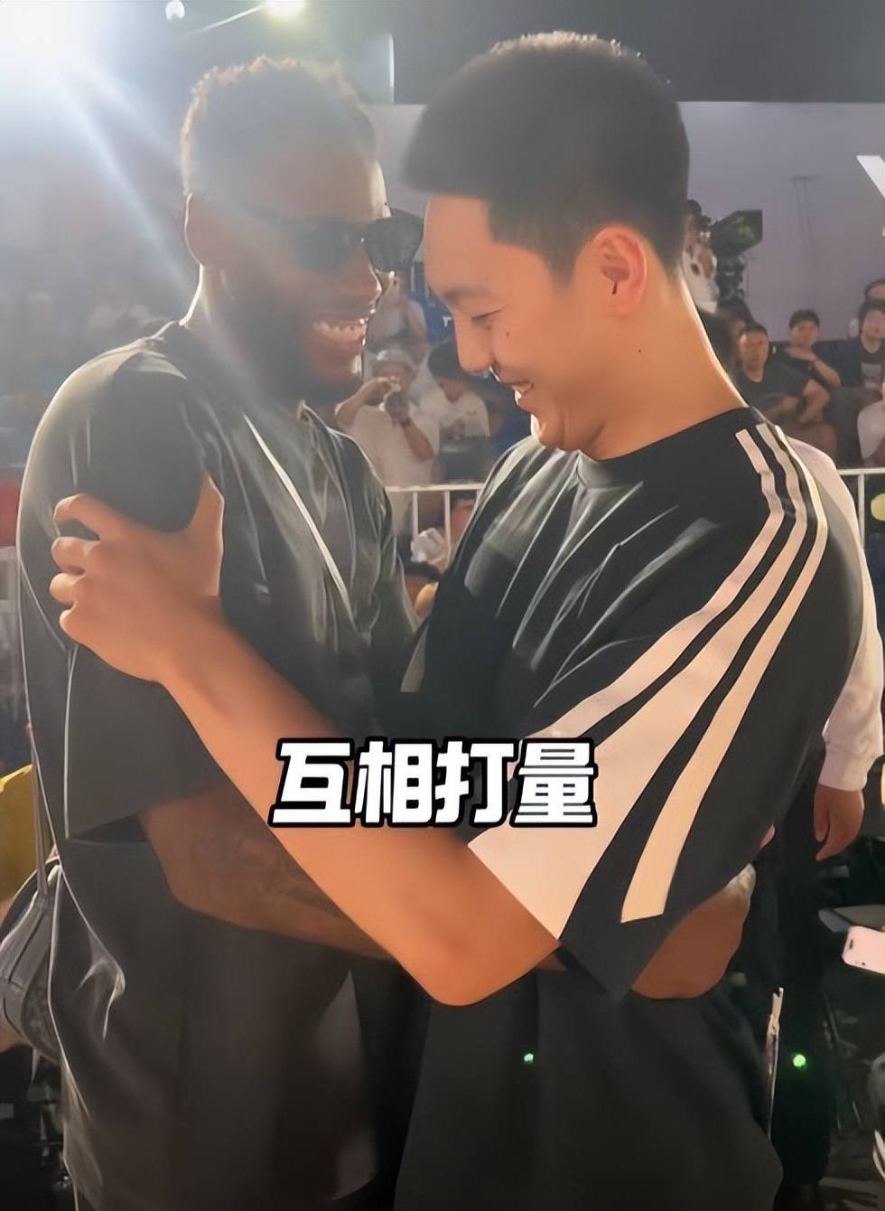 胡明轩威姆斯拥抱叙旧！22岁内线国手正式西甲参赛！山东签陈林坚